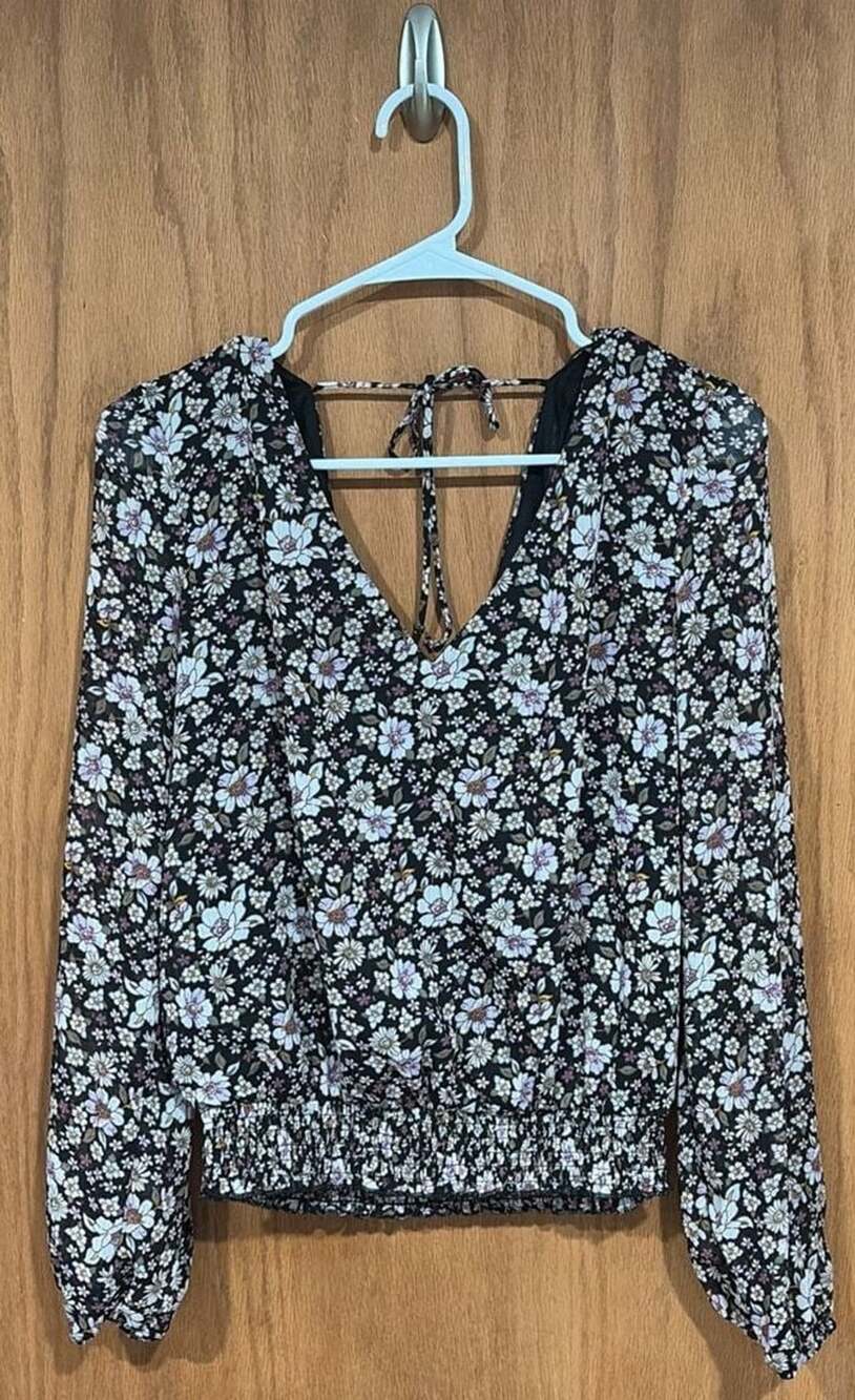 Nine Britton Blouse Size M Black Floral Long Sleeve Smocked Waist